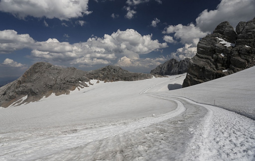 view down the glacier towards the tram on kletterstieg